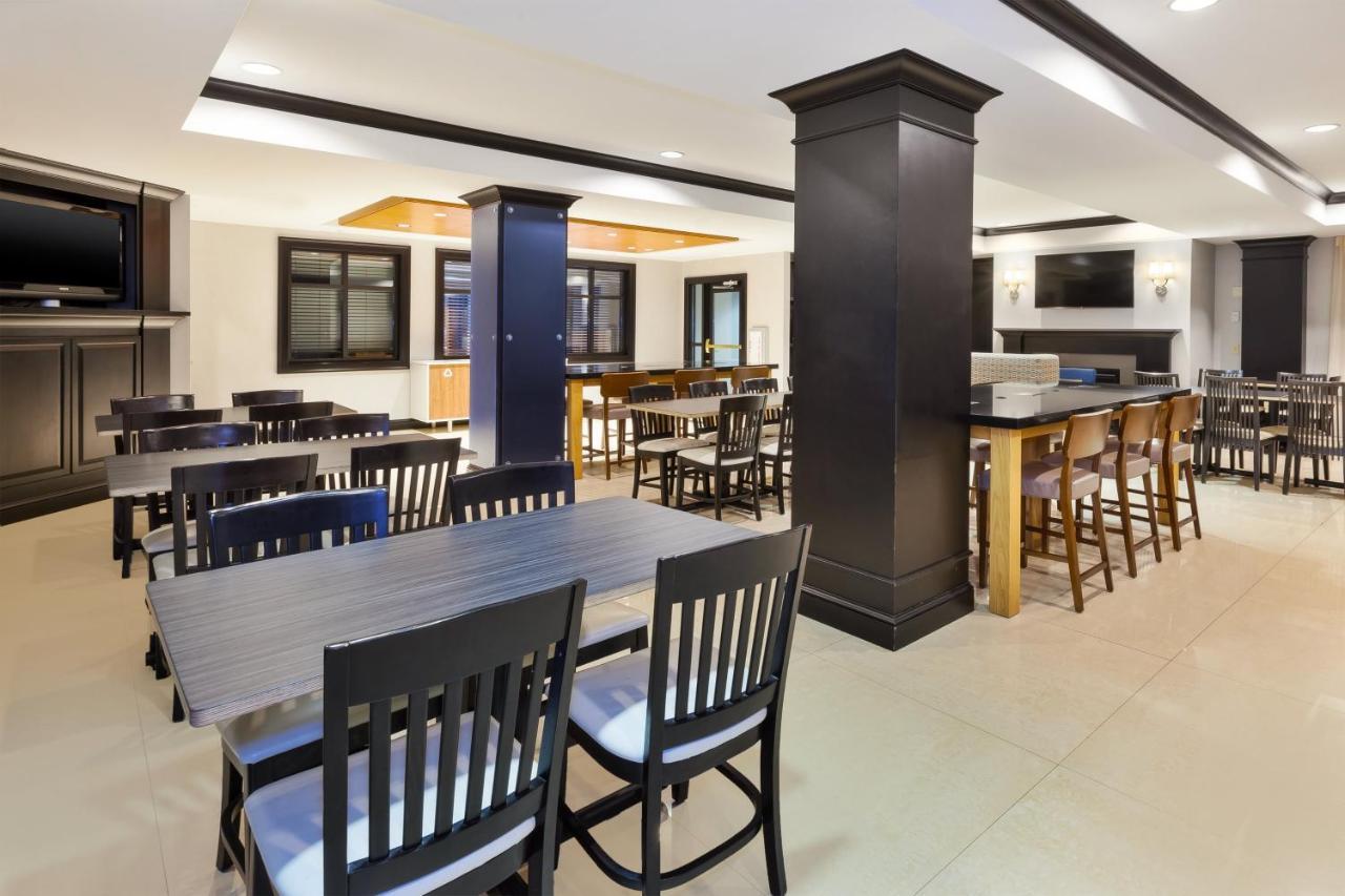 Holiday Inn Express Hotel & Suites Warminster-Horsham By Ihg Esterno foto