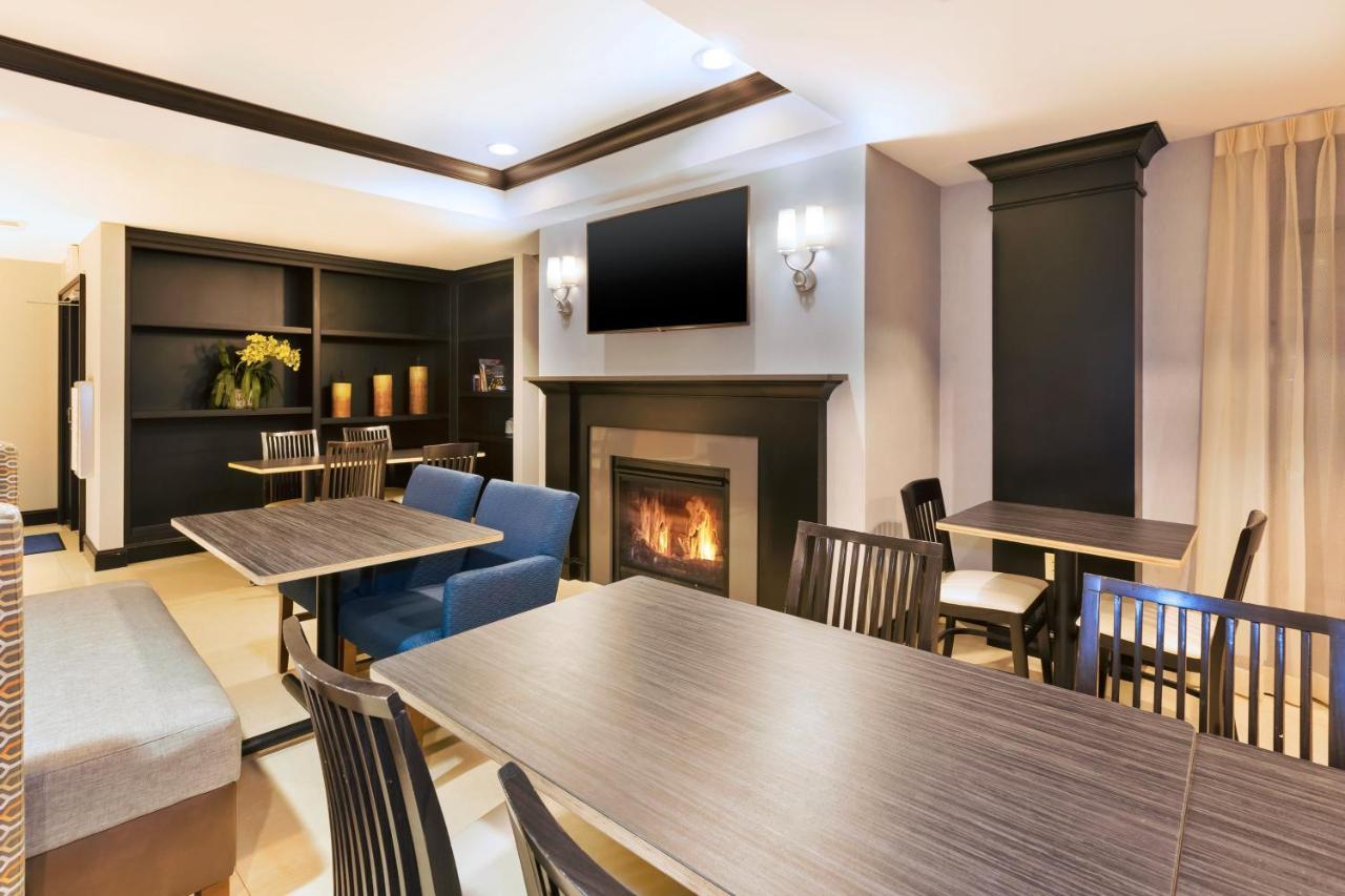 Holiday Inn Express Hotel & Suites Warminster-Horsham By Ihg Esterno foto