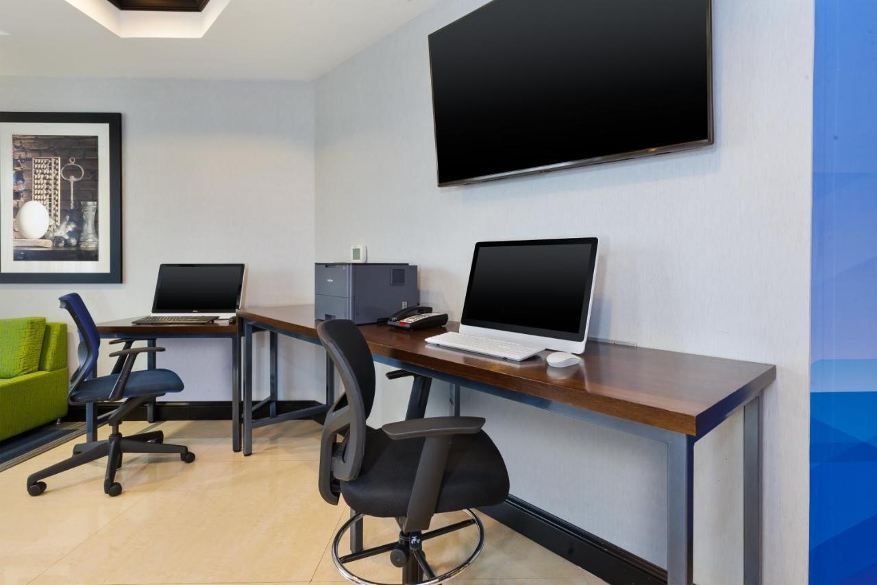 Holiday Inn Express Hotel & Suites Warminster-Horsham By Ihg Esterno foto
