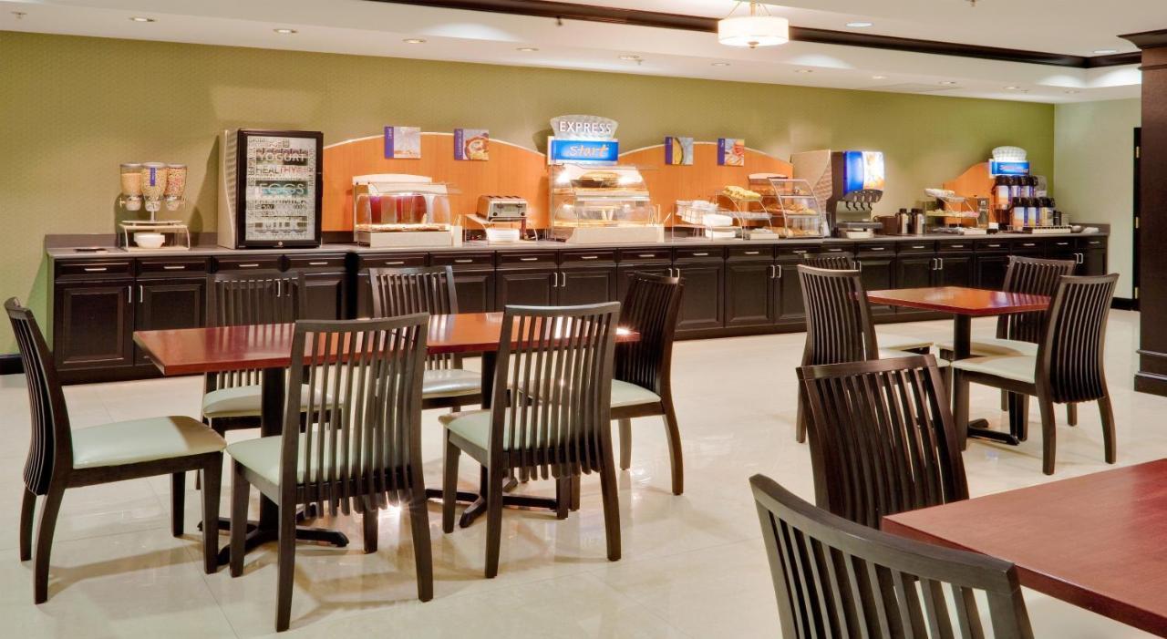 Holiday Inn Express Hotel & Suites Warminster-Horsham By Ihg Esterno foto