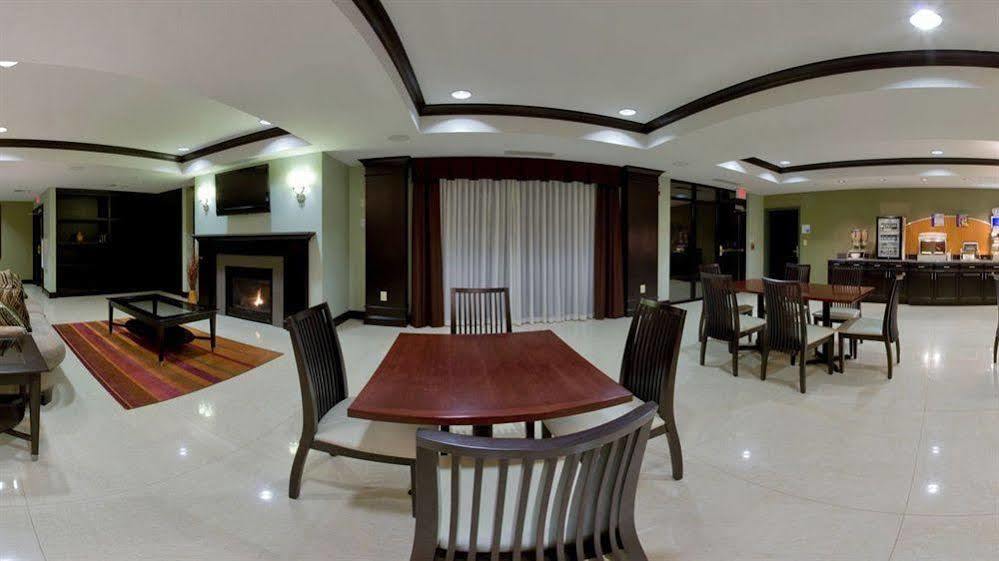 Holiday Inn Express Hotel & Suites Warminster-Horsham By Ihg Esterno foto