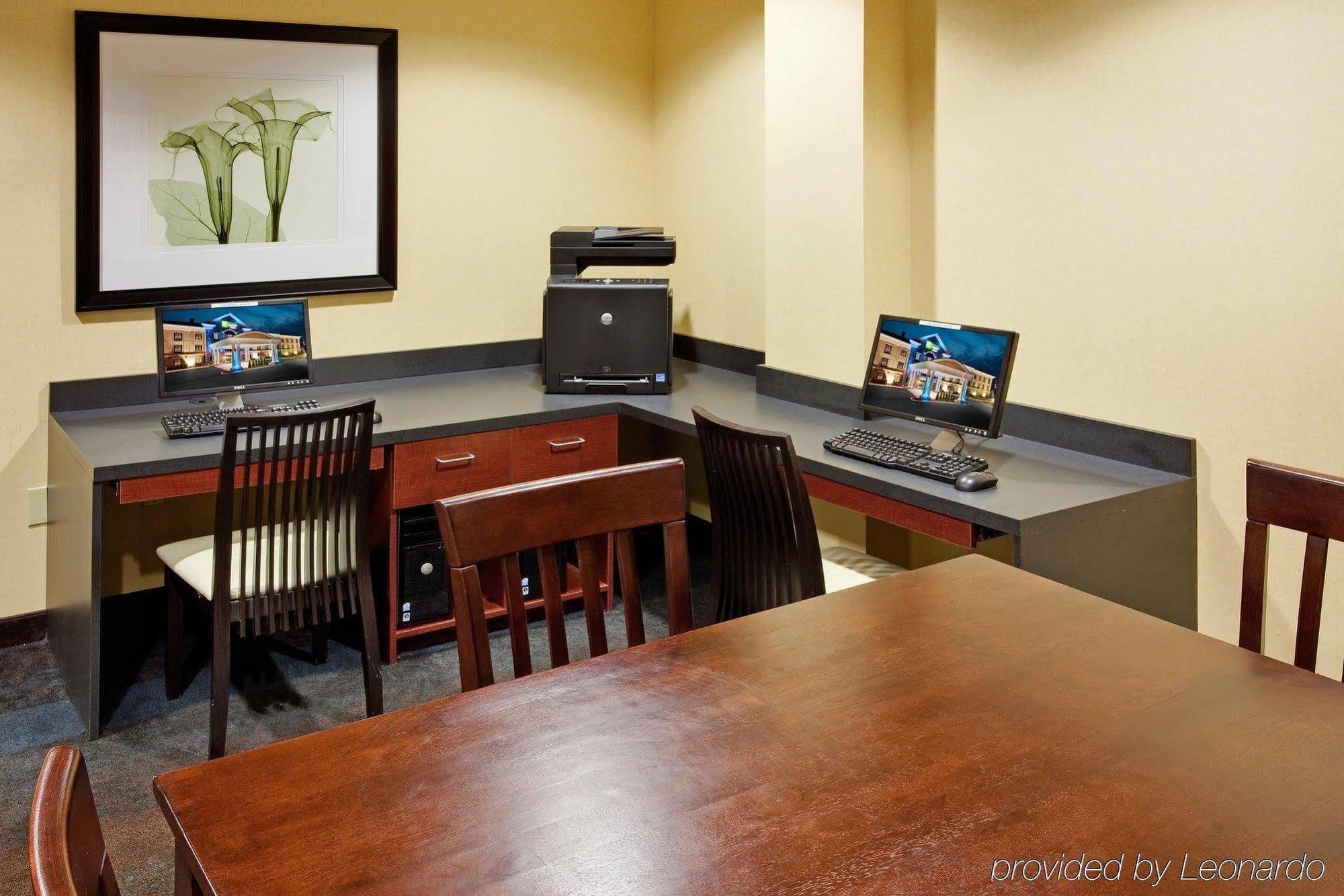 Holiday Inn Express Hotel & Suites Warminster-Horsham By Ihg Esterno foto