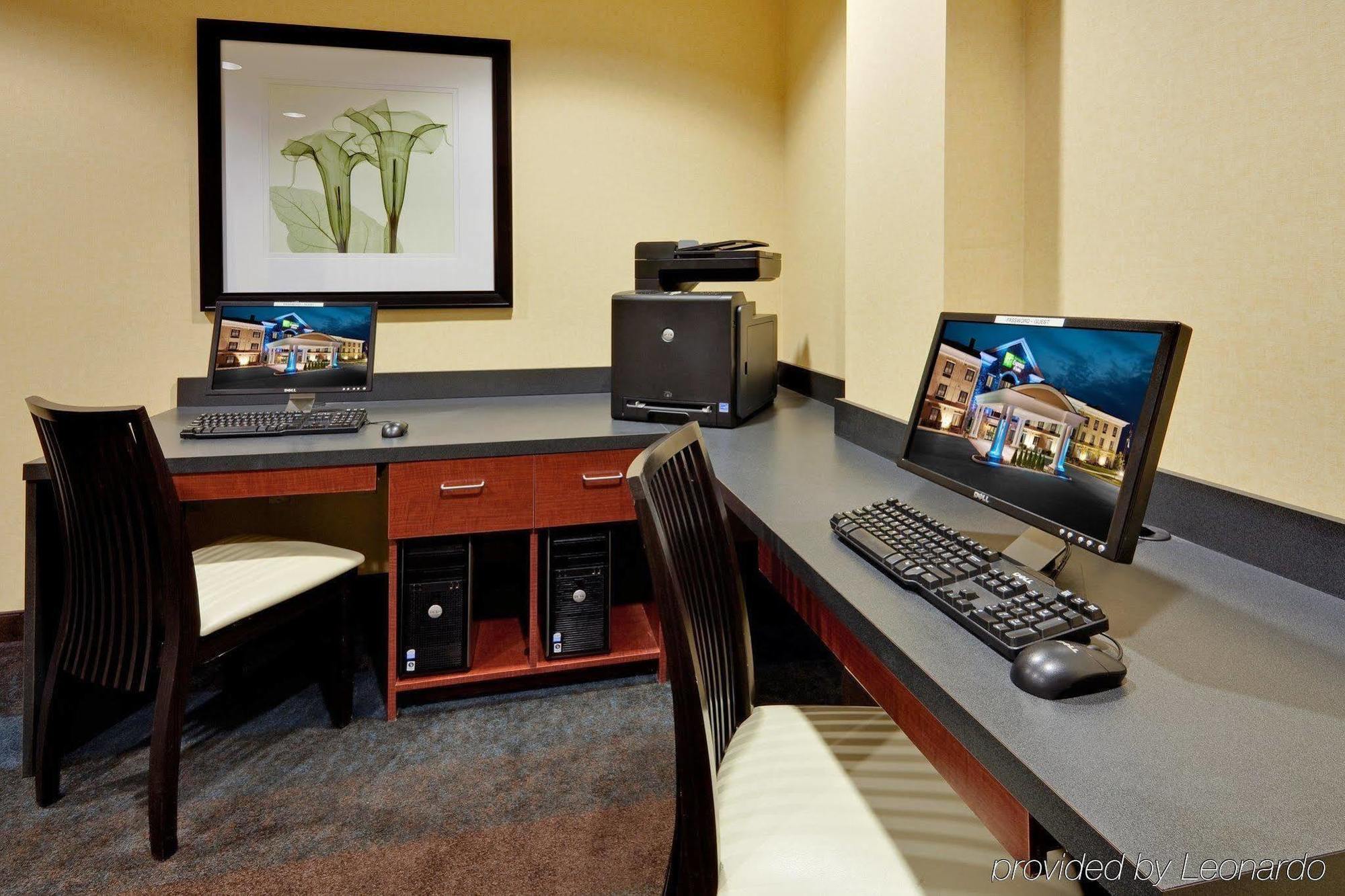 Holiday Inn Express Hotel & Suites Warminster-Horsham By Ihg Esterno foto