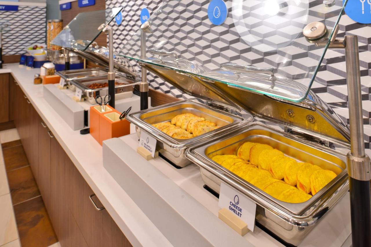 Holiday Inn Express Hotel & Suites Warminster-Horsham By Ihg Esterno foto