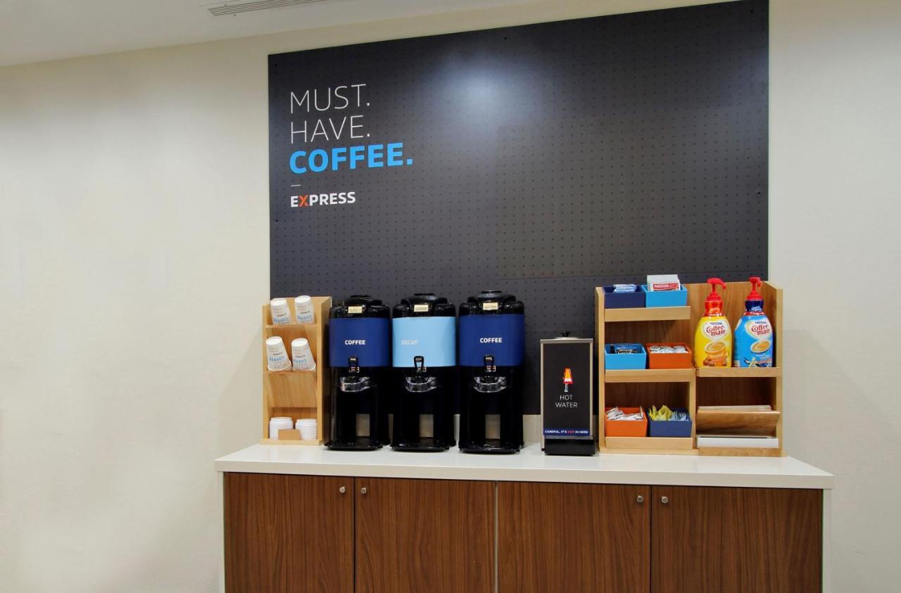 Holiday Inn Express Hotel & Suites Warminster-Horsham By Ihg Esterno foto