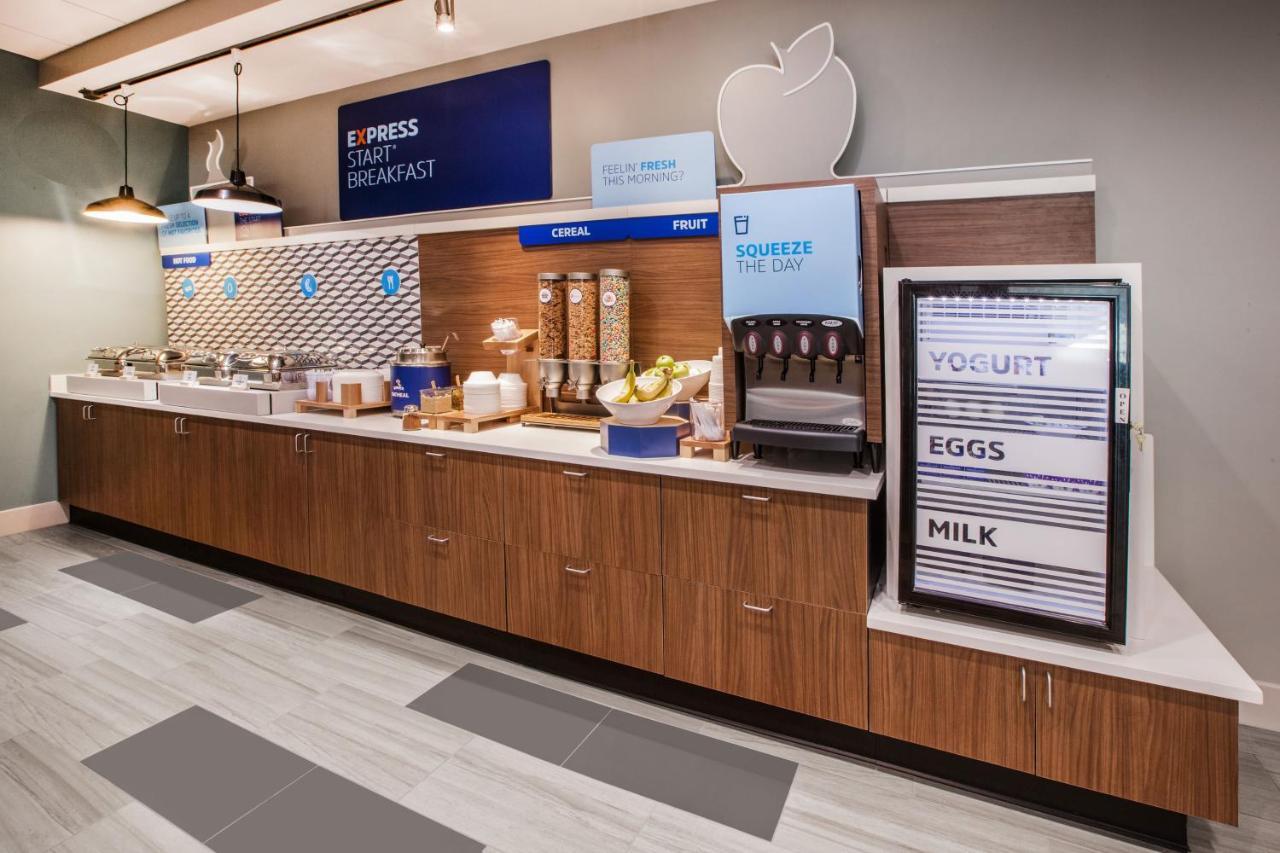 Holiday Inn Express Hotel & Suites Warminster-Horsham By Ihg Esterno foto
